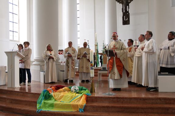Bischof Dr. Franz Jung feierte mit den Delegierten des Bundestags des christlichen Sportverbands DJK in der Bad Neustädter Pfarrkirche Mariä Himmelfahrt am Sonntag, 18. Mai, einen Gottesdienst.