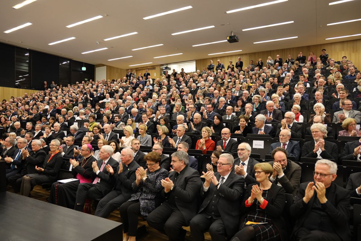 Professor Dr. Dieter Thomä bekam für seinen Vortrag viel Applaus.