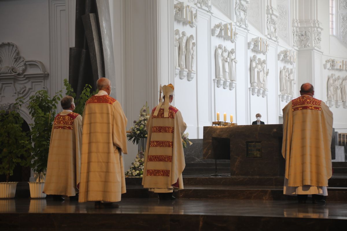 2621/0621 Dankgottesdienst für Ehejubilare mit Bischof Jung_27793