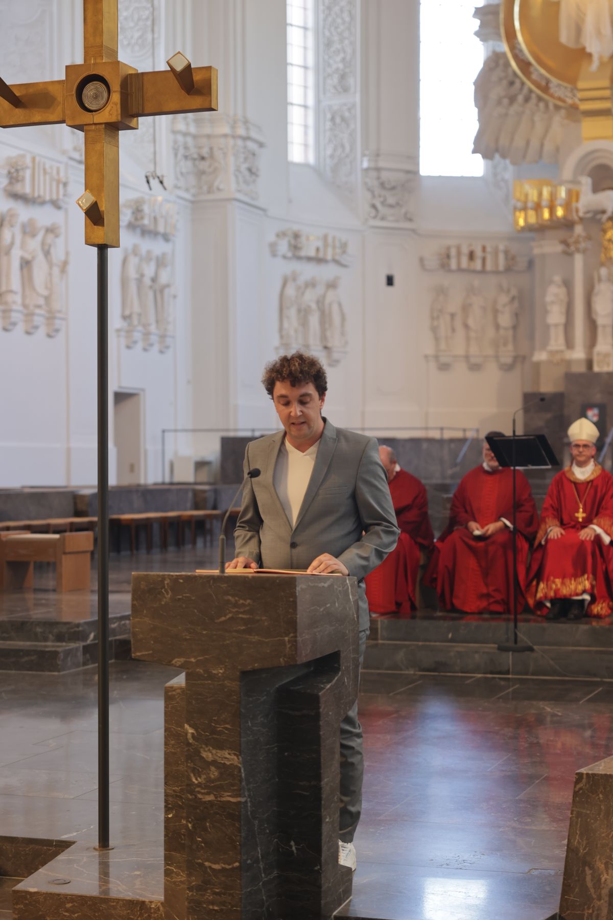 Beim Kiliani-Gottesdienst für die in Schule und Erziehung Tätigen hat Bischof Dr. Franz Jung am Freitag, 11. Juli, im Würzburger Kiliansdom 24 Frauen und Männern die Missio canonica verliehen.