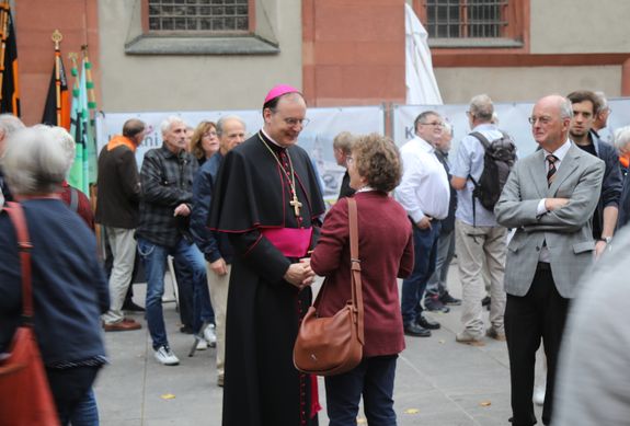 Weihbischof Paul Reder feierte am Dienstagabend, 8. Juli, einen Kiliani-Pontifikalgottesdienst mit den Katholischen Erwachsenenverbänden im Kiliansdom. 