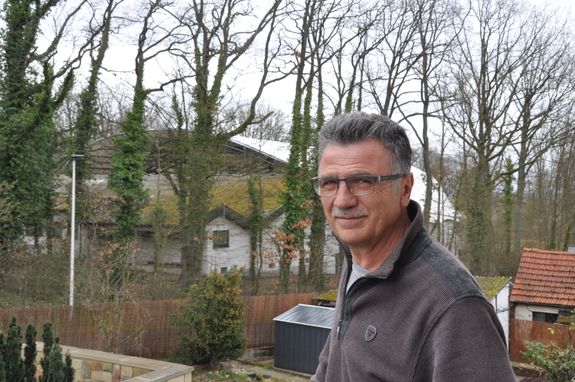 "Das hat alles mit der ursprünglichen christlichen Idee nichts mehr zu tun", sagt Anwohner Klaus Markert. "Das hat alles mit der ursprünglichen christlichen Idee nichts mehr zu tun", sagt Anwohner Klaus Markert.