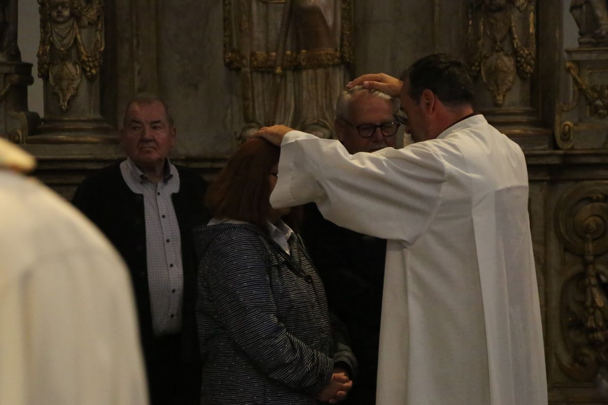 Bischof Dr. Franz Jung hat am Donnerstagnachmittag, 4. Juli, mit etwa 320 Paaren im Kiliansdom ihr goldenes oder diamantenes Ehejubiläum gefeiert.