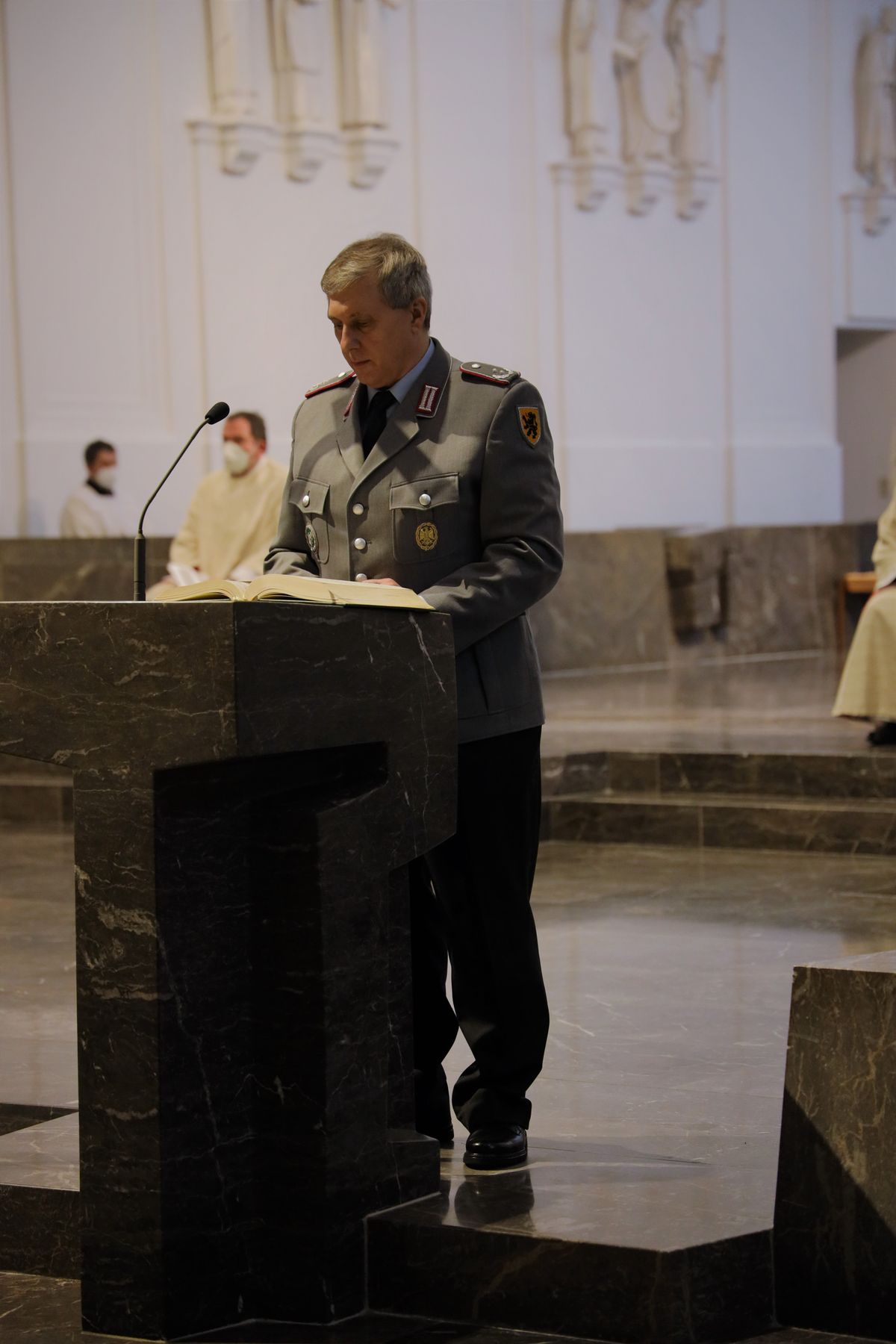Bischof Dr. Franz Jung feiert mit Soldatinnen und Soldaten der Bundeswehr am Donnerstag, 28, Januar, im Würzburger Kiliansdom einen Gottesdienst  aus Anlass des Weltfriedenstags.