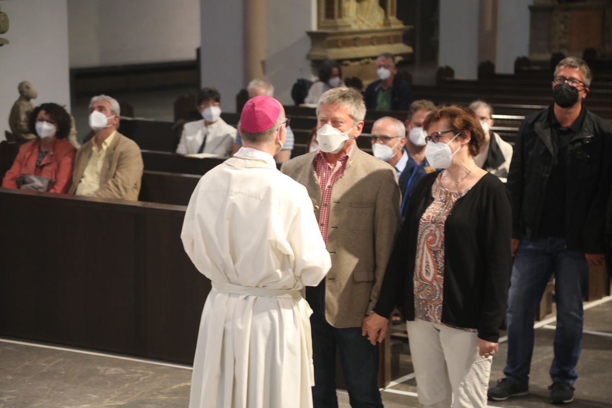 2721/0637-Dankgottesdienst für Ehejubilare mit Bischof Dr. Franz Jung_28312 Bischof Dr. Franz Jung hat am Mittwochabend, 30. Juni, einen Gottesdienst im Würzburger Kiliansdom gefeiert.