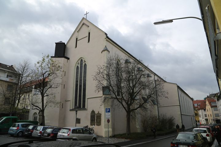 Blick auf die Würzburger Franziskanerkirche.