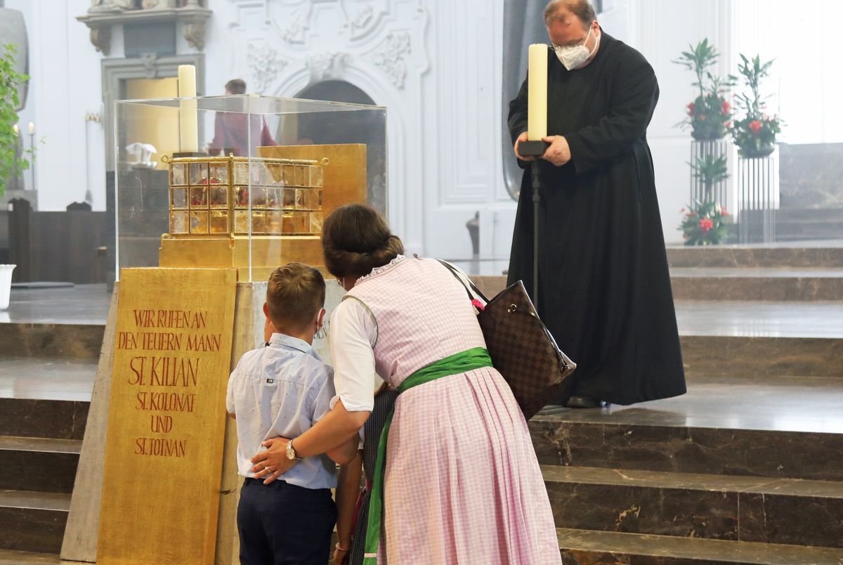 2721/0654 Eröffnung der Kiliani-Wallfahrtswoche 2021 im Kiliansdom_28610 Mit einem feierlichen Pontifikalgottesdienst ist am Sonntag, 4. Juli, im Würzburger Kiliansdom die Kiliani-Wallfahrtswoche 2021 eröffnet worden.