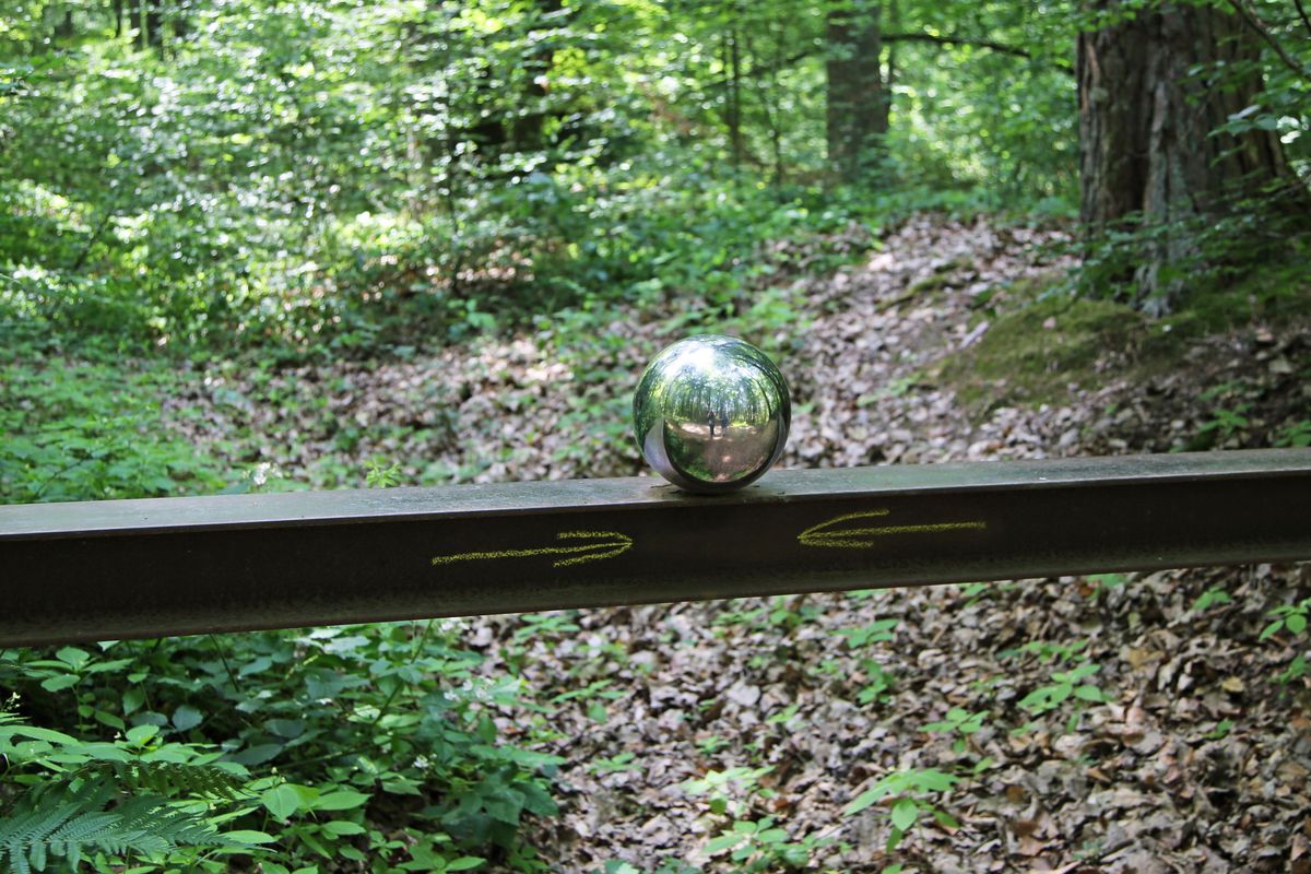 „Sicher“ heißt diese Station. Sie wurde wie auch alle anderen von dem Euerdorfer Künstler Helmut Droll gestaltet.