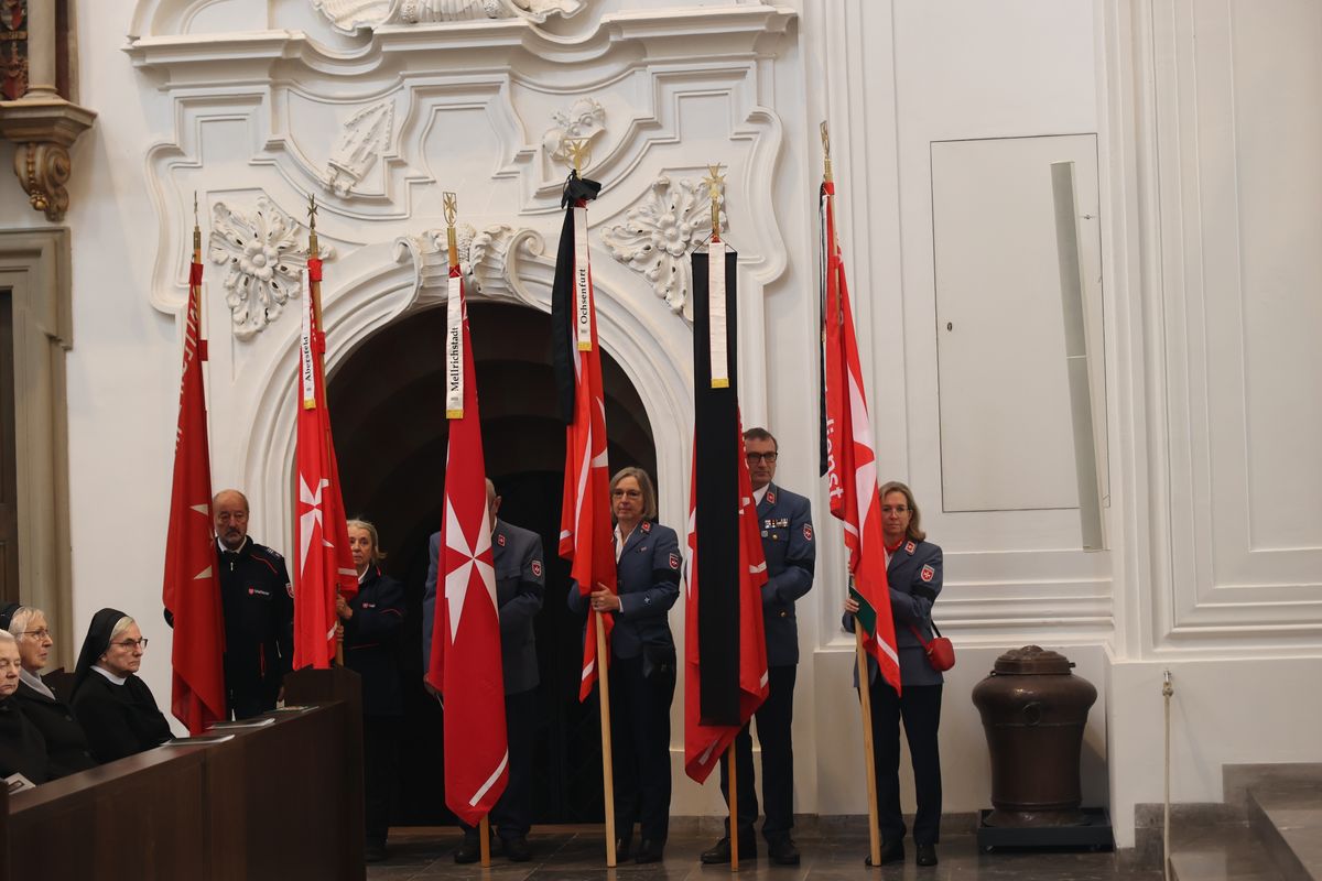 Bischof Dr. Franz Jung feierte am Samstag, 12. Oktober, im Würzburger KIliansdom ein Pontifikalrequiem für Weihbischof em. Helmut Bauer. Die anschließende Beisetzung leitete Dompropst Weihbischof Paul Reder.