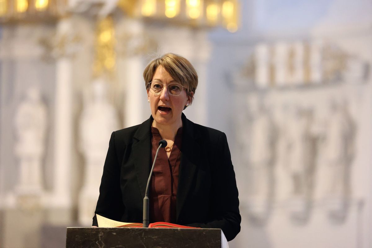 Bischof Dr. Franz Jung hat die Menschheit, insbesondere die Ukraine und Russland, bei einem Pontifikalgottesdienst am Freitagabend, 25. März, dem Unbefleckten Herzen Mariens geweiht.