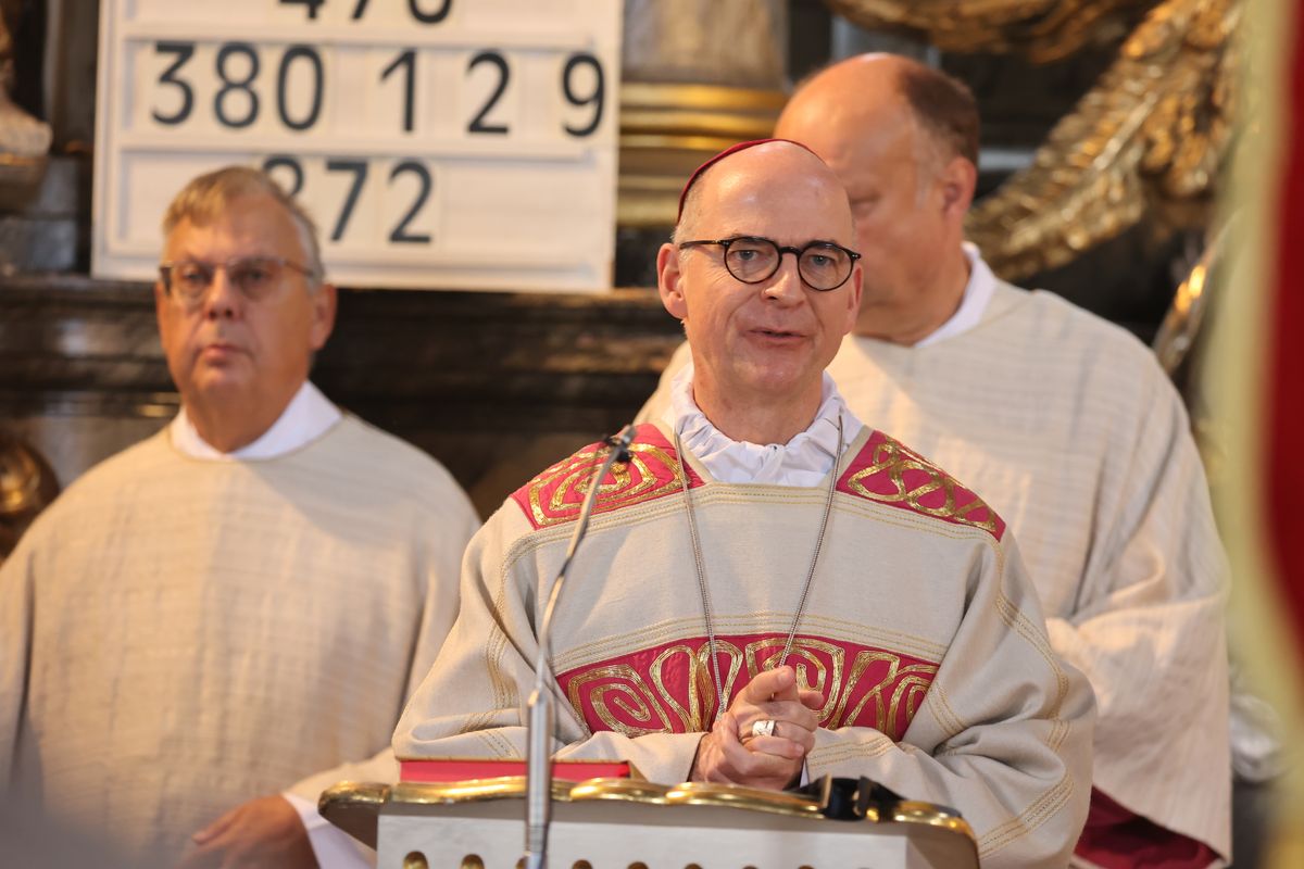 Mit einer Prozession und einem Pontifikalgottesdienst mit Bischof Dr. Franz Jung  ist am Sonntag, 15. September, das 200. Jubiläum der Kirchweihe des Würzburger Käppele gefeiert worden.