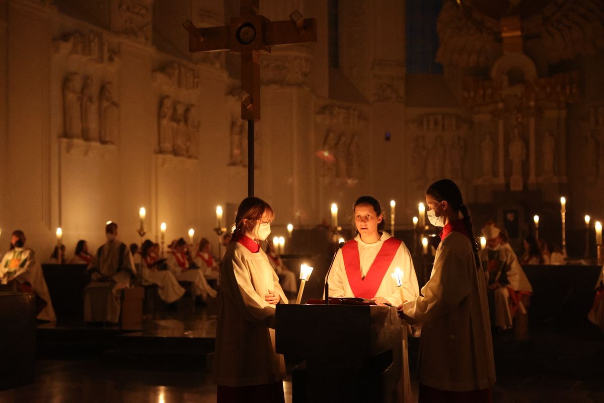 BIschof Dr. Franz Jung feiert am Samstagabend, 16. April, im Würzburger Kiliansdom die Osternacht.