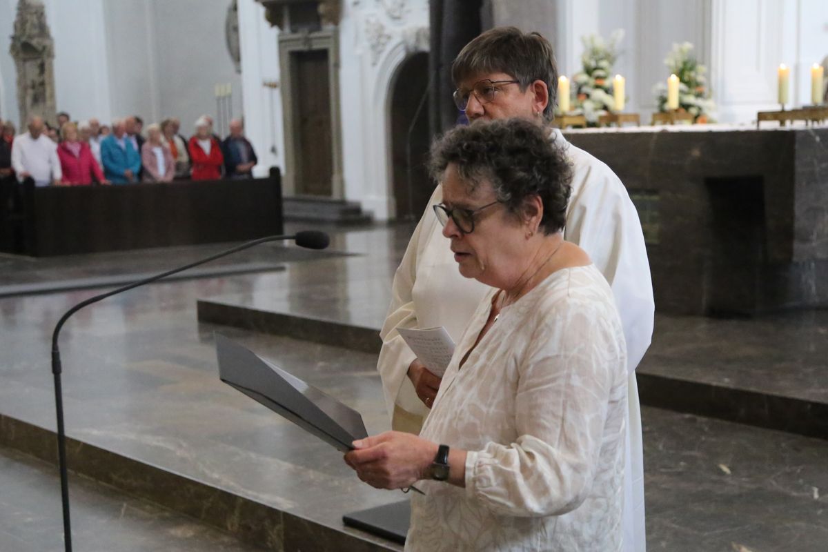 Bischof Dr. Franz Jung hat am Donnerstagnachmittag, 4. Juli, mit etwa 320 Paaren im Kiliansdom ihr goldenes oder diamantenes Ehejubiläum gefeiert.