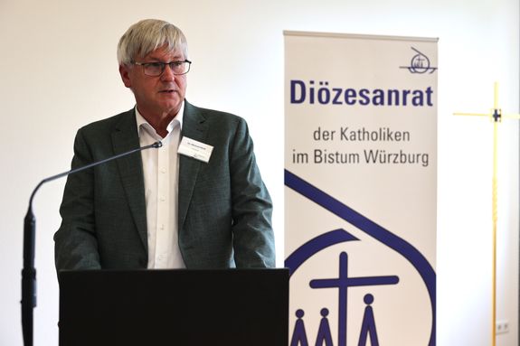 Für Diözesanratsvorsitzenden Dr. Michael Wolf war die Irland-Pilgerfahrt mit den Häuptern der Frankenapostel ein Höhepunkt des Jahres. Für Diözesanratsvorsitzenden Dr. Michael Wolf war die Irland-Pilgerfahrt mit den Häuptern der Frankenapostel ein Höhepunkt des Jahres.