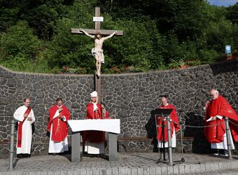 Bischof Dr. Franz Jung feierte am Montagabend, 5. Juli, einen Kiliani-Pontifikalgottesdienst auf dem Kreuzberg.