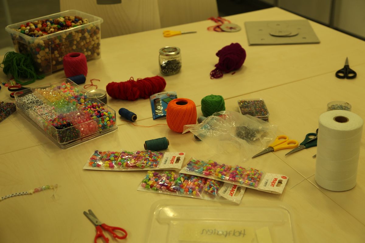 Am Tag der Jugend hat Weihbischof Paul Reder im Anschluss an ein buntes Workshop-Programm einen Kiliani-Gottesdienst mit den Jugendlichen im Kilianeum in Würzburg gefeiert.