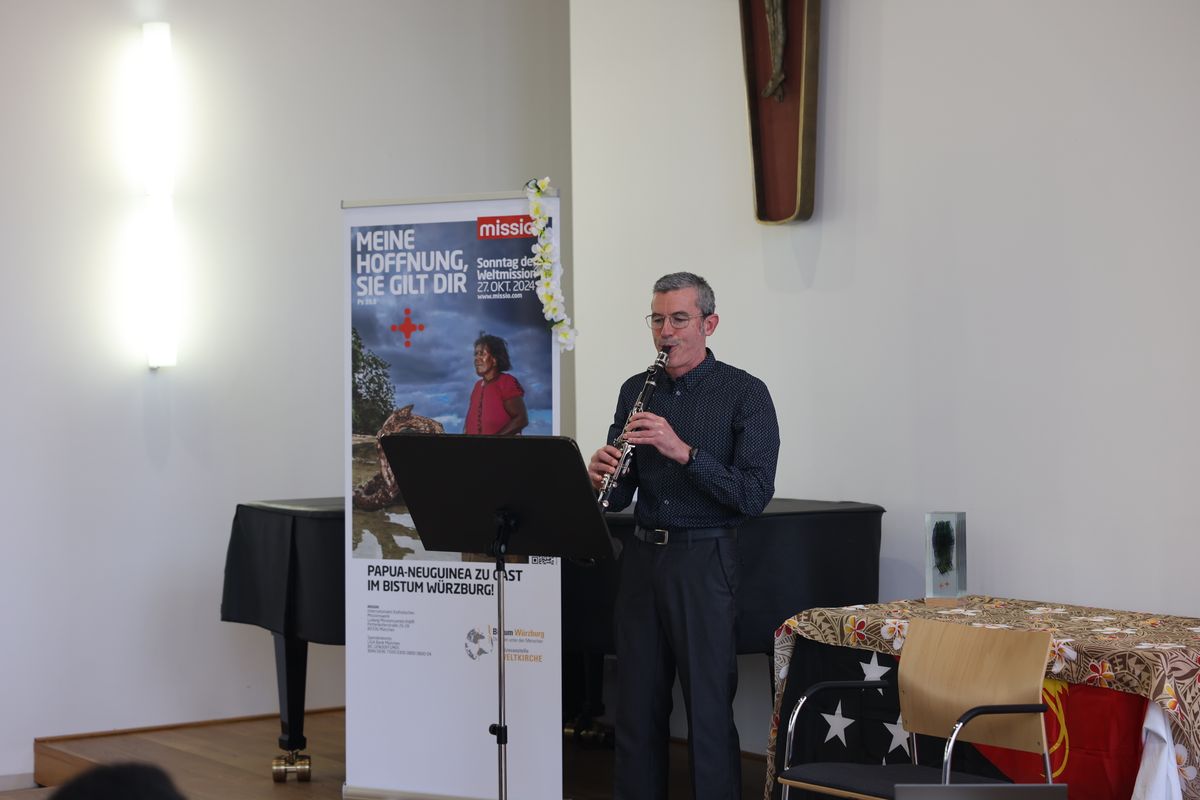 Der schottische Klarinettist Alex South gestaltete den Festakt musikalisch. 