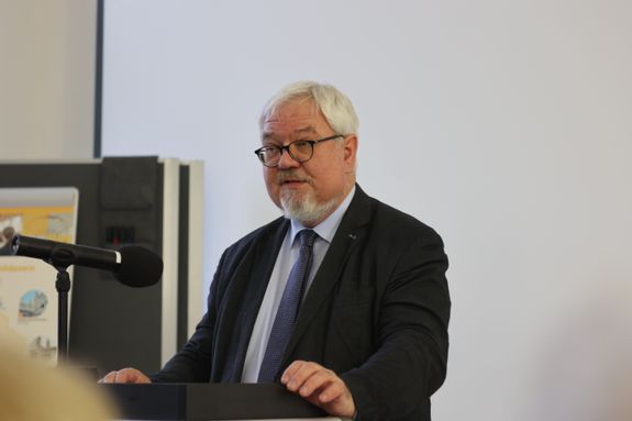 Professor Dr. Enno Bünz, stellvertretender Vorsitzender des Würzburger Diözesangeschichtsvereins, gedachte der Verstorbenen des Vereins. Professor Dr. Enno Bünz, stellvertretender Vorsitzender des Würzburger Diözesangeschichtsvereins, gedachte der Verstorbenen des Vereins.