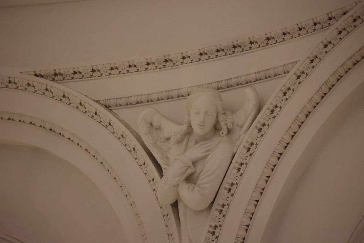 Bischof Dr. Franz Jung feierte am Festtag des heiligen Franziskus in der Kathedrale des heiligen Mél in Longford einen Gottesdienst. Im Anschluss lud die Pfarrei zum Kaffee in das Untergeschoss ein.