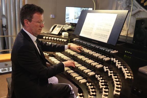 2724/0687 Domorganist Schmidt_48636