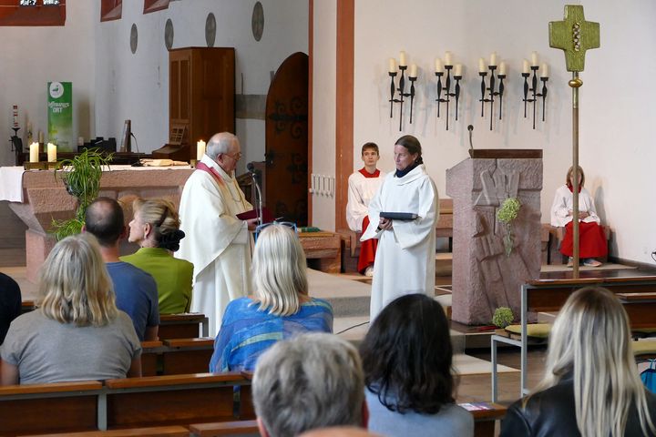 Bischofsvikar Domkapitular Albin Krämer und Pastoralreferentin Barbara Stockmann bei der Dialogpredigt in der Wallfahrtskirche "Maria im Grünen Tal".