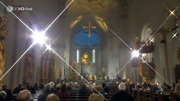 Das ZDF übertrug den Pontifikalgottesdienst mit Bischof Dr. Franz Jung am ersten Weihnachtstag, 25. Dezember, live aus dem Kiliansdom.
