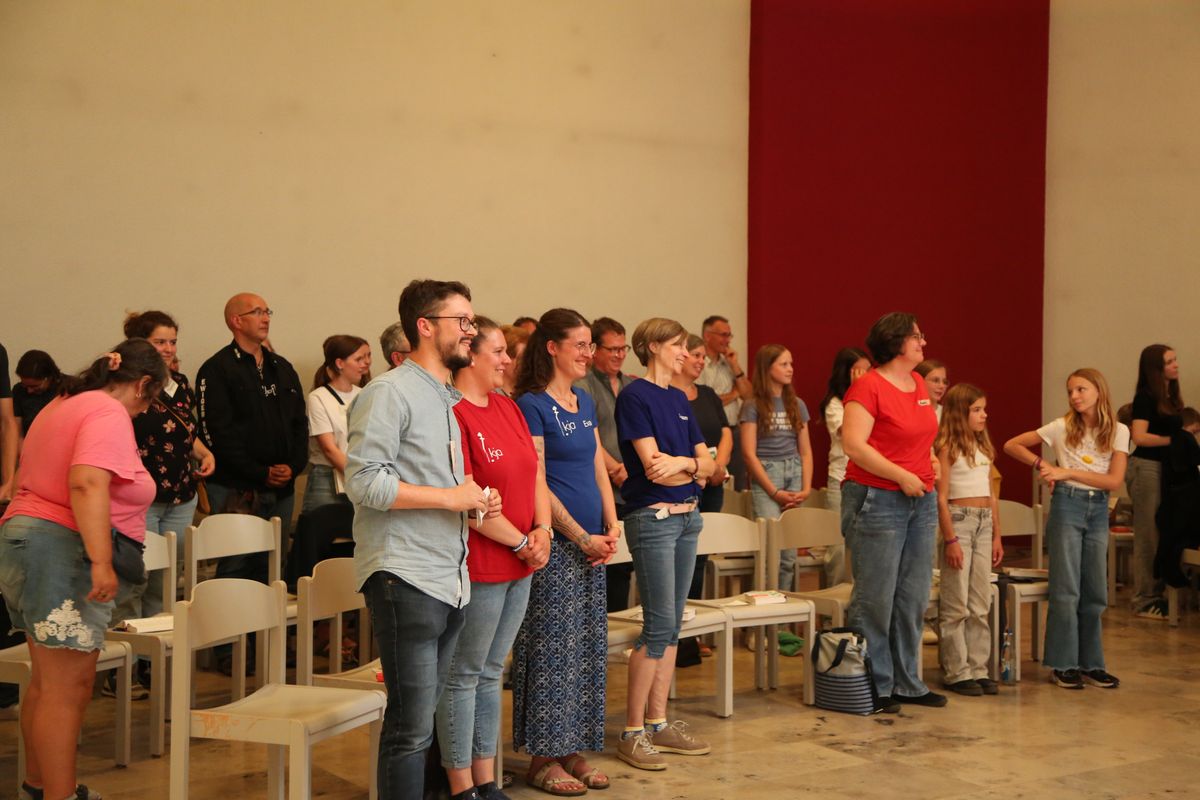 Am Tag der Jugend hat Weihbischof Paul Reder im Anschluss an ein buntes Workshop-Programm einen Kiliani-Gottesdienst mit den Jugendlichen im Kilianeum in Würzburg gefeiert.