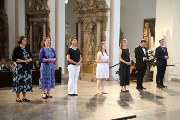 Fünf Frauen und zwei Männer hat Bischof Dr. Franz Jung bei einem Pontifikalgottesdienst am Freitag, 18. Juli 2025, als Pastoral- beziehungsweise Gemeindereferentinnen und -referenten beauftragt.