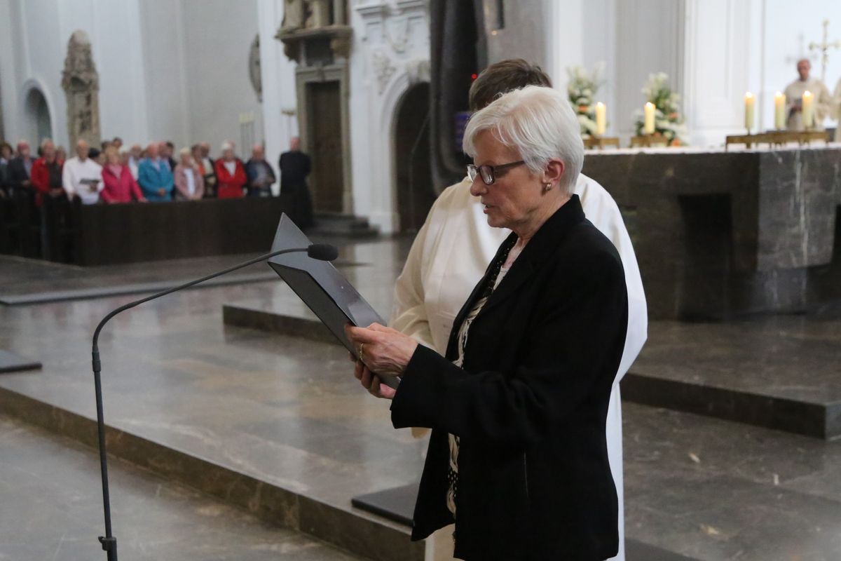 Bischof Dr. Franz Jung hat am Donnerstagnachmittag, 4. Juli, mit etwa 320 Paaren im Kiliansdom ihr goldenes oder diamantenes Ehejubiläum gefeiert.