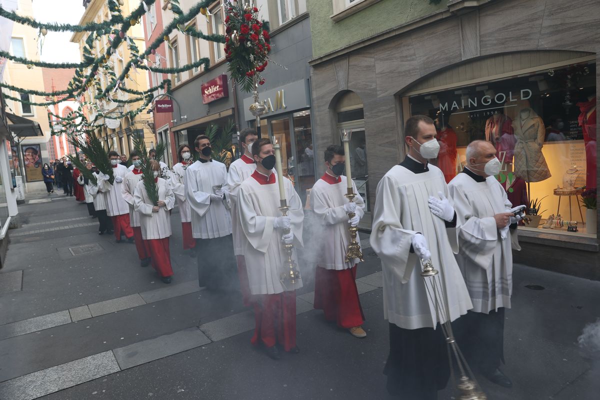 Bischof Dr. Franz Jung feierte am Sonntag, 10. April, in Würzburg die Palmsonntagsliturgie.