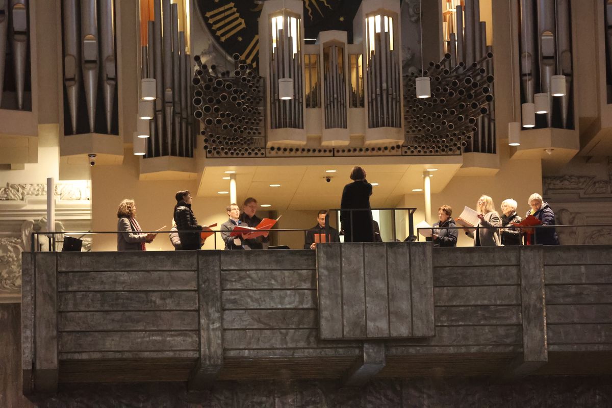 Einen adventlichen Gottesdienst für die Mitarbeitenden von Caritas und Bischöflichem Ordinariat Würzburg hat Bischof Dr. Franz Jung am Donnerstag, 16. Dezember, im Kiliansdom gefeiert.