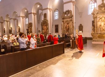 Bischof Dr. Franz Jung hat am Hochfest der Frankenapostel, Donnerstag, 8. Juli, mit haupt- und ehrenamtlichen Mitarbeiterinnen und Mitarbeitern der Caritas ein Pontifikalamt im Würzburger Kiliansdom gefeiert.