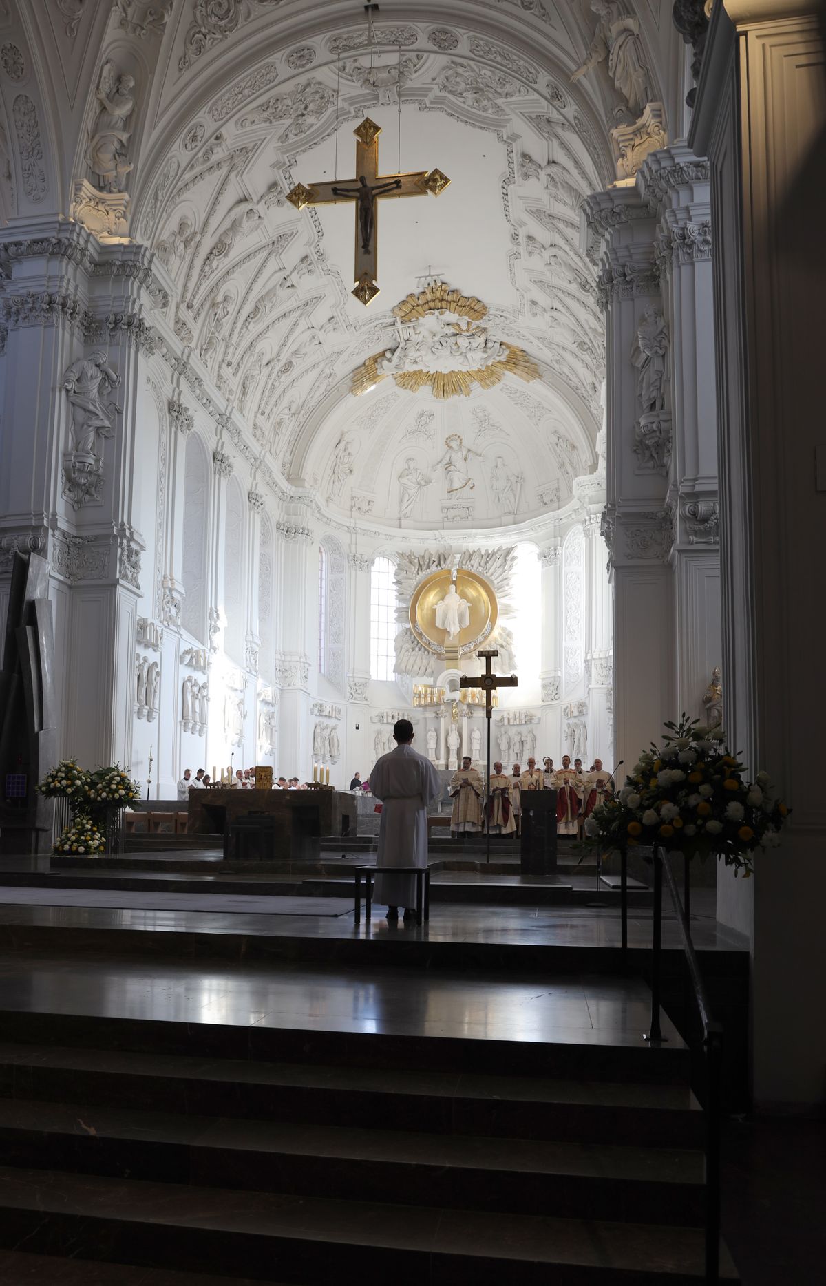 Bei einem feierlichen Gottesdienst im Würzburger Kiliansdom weihte Bischof Dr. Franz Jung Bertram Ziegler zum Diakon. Zahlreiche Verwandte, Freunde und Wegbegleiter des Priesterseminaristen nahmen an der Feier teil.