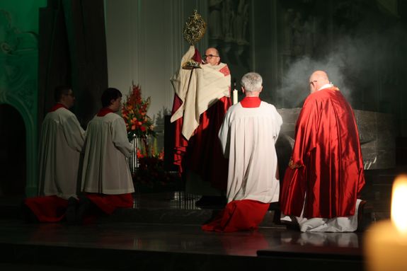Die "Nacht der Hoffnung" am Samstagabend, 13. Juli, der Kiliani-Wallfahrtswoche lud zu Besinnung, Gebet und Kraftschöpfen in den Kiliansdom ein. Viele Passanten nutzten das Angebot, das um Mitternacht endete.