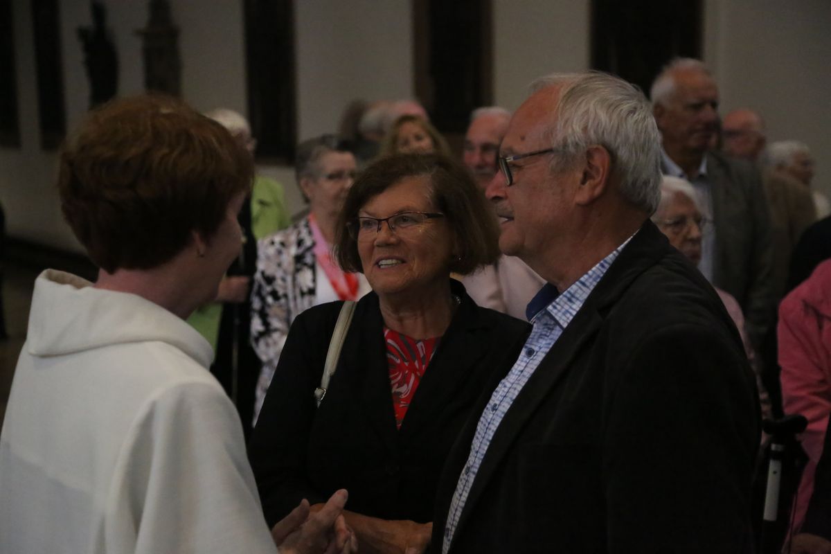 Bischof Dr. Franz Jung hat am Donnerstagnachmittag, 4. Juli, mit etwa 320 Paaren im Kiliansdom ihr goldenes oder diamantenes Ehejubiläum gefeiert.
