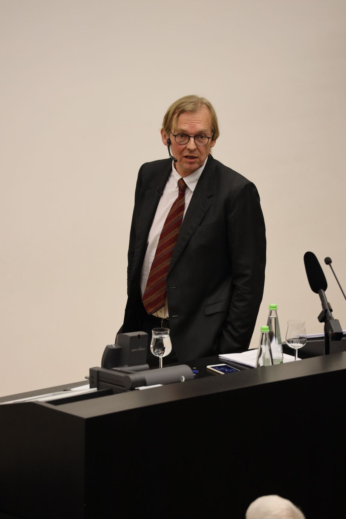 Professor Dr. Dieter Thomä verstand es, mit seinem Vortrag zu unterhalten und zugleich Denkanstöße zu geben.