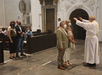 Bischof Dr. Franz Jung feierte am Mittwochabend, 23. Juni, einen Gottesdienst für Ehepaare, die 2021 oder 2021 auf 25 gemeinsame Jahre zurückblicken. Im Anschluss konnten sich die Paare segnen lassen.