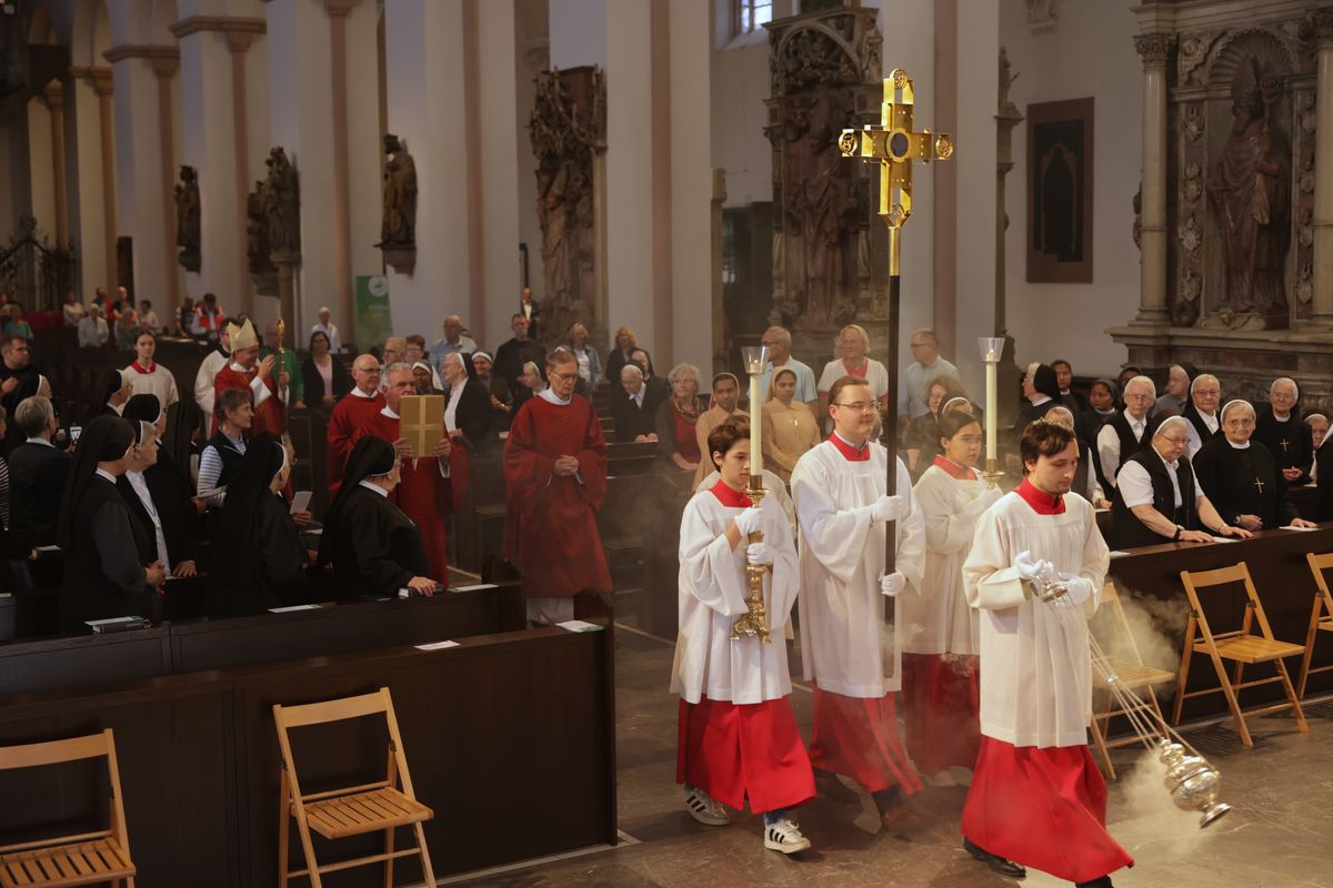 Mit Ordensleuten und Missionaren hat Weihbischof Paul Reder am Mittwochnachmittag, 9. Juli, im Kiliansdom einen Kiliani-Gottesdienst gefeiert. 