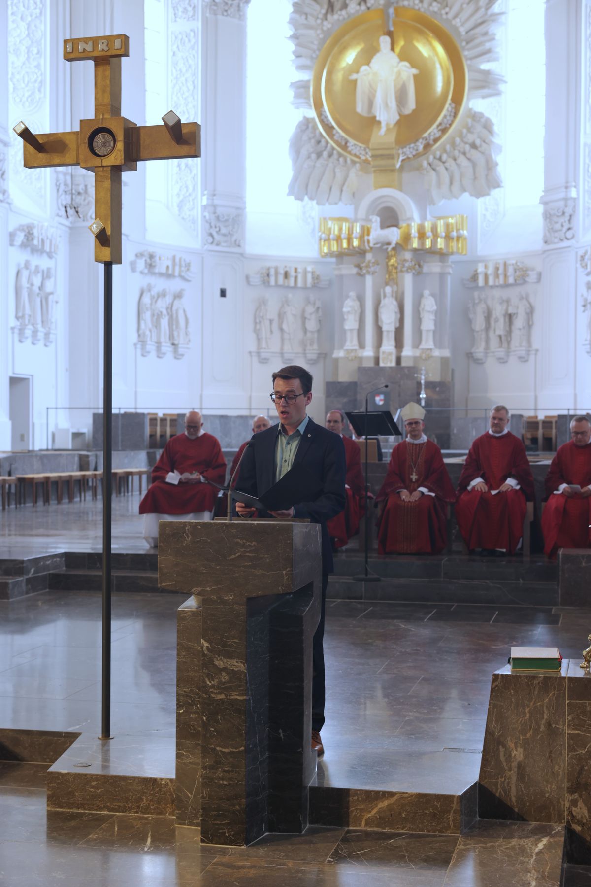 Mit Priestern, Diakonen und hauptamtlichen Mitarbeitenden hat Bischof Dr. Franz Jung am Dienstag, 8. Juli, einen Kiliani-Gottesdienst im Kiliansdom gefeiert. Eine Begegnung im Kilianeum schloss sich an.