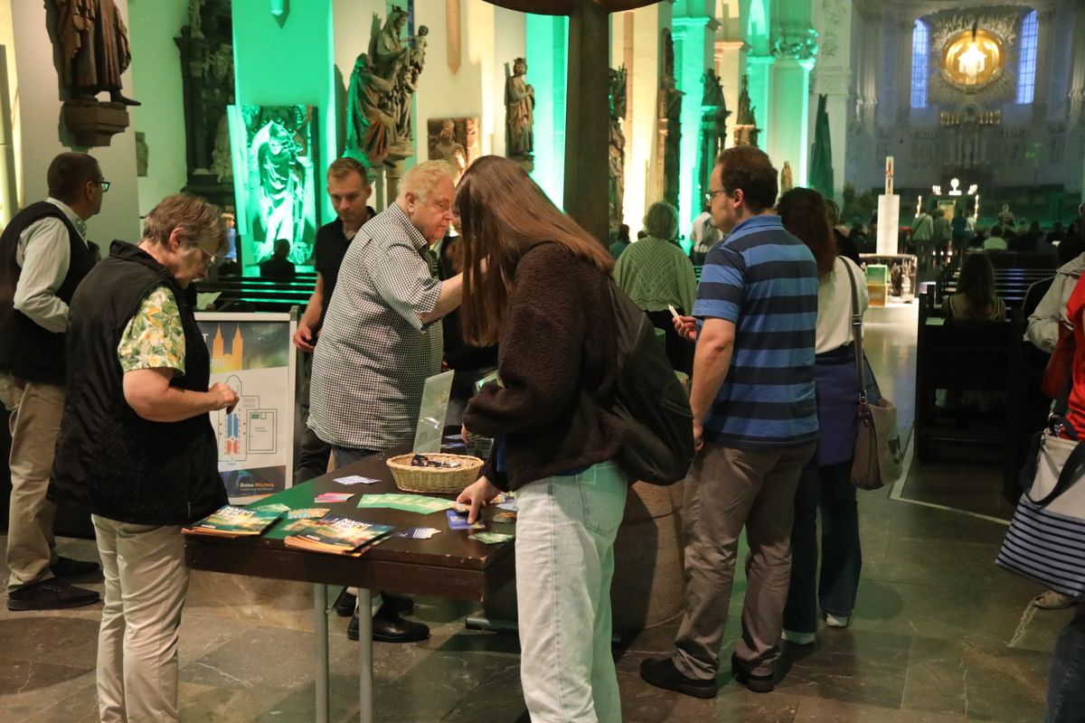 Die "Nacht der Hoffnung" in der Kiliani-Wallfahrtswoche am Samstagabend, 12. Juli, lud zu Stille, Gebet und Besinnung in den Kiliansdom ein. Viele Passanten nutzten das Angebot, das um Mitternacht endete.