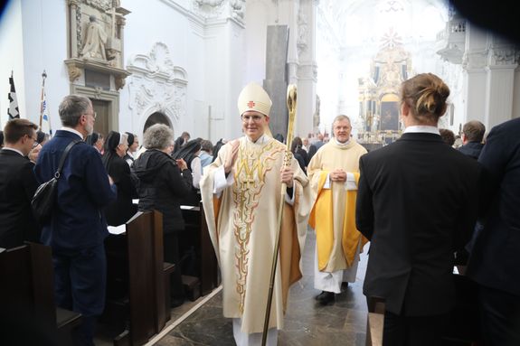 Bei einem Pontifkalgottesdienst im Würzburger Kiliansdom ist an Christi Himmelfahrt, 9. Mai 2024, Weihbischof Paul Reder zum Bischof geweiht worden.