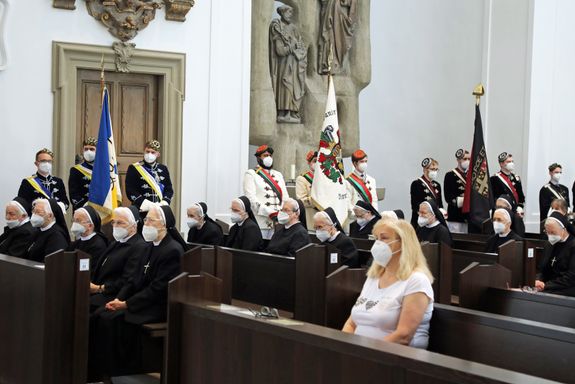 Bischof Dr. Franz Jung feierte am Donnerstag, 3. Juni, den Fronleichnamsgottesdienst im Kiliansdom. Bischof Dr. Franz Jung feierte am Donnerstag, 3. Juni, den Fronleichnamsgottesdienst im Kiliansdom.