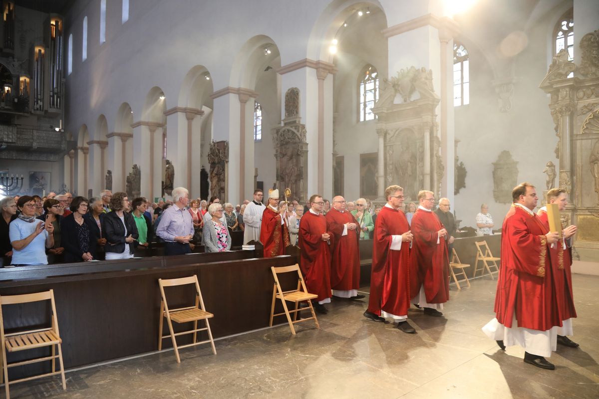 Bischof Dr. Franz Jung feierte am Donnerstag, 10. Juli 2025, einen Kiliani-Wallfahrtsgottesdienst mit Gläubigen aus der Region Würzburg. Eine Begegnung auf dem Kiliansplatz schloss sich an.