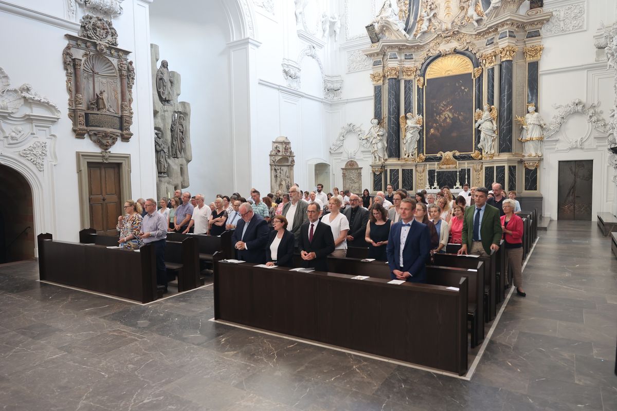 Neun Frauen und fünf Männer hat Bischof Dr. Franz Jung bei einem Pontifikalgottesdienst am Freitag, 19. Juli, als Pastoral- beziehungsweise Gemeindereferenten beauftragt.