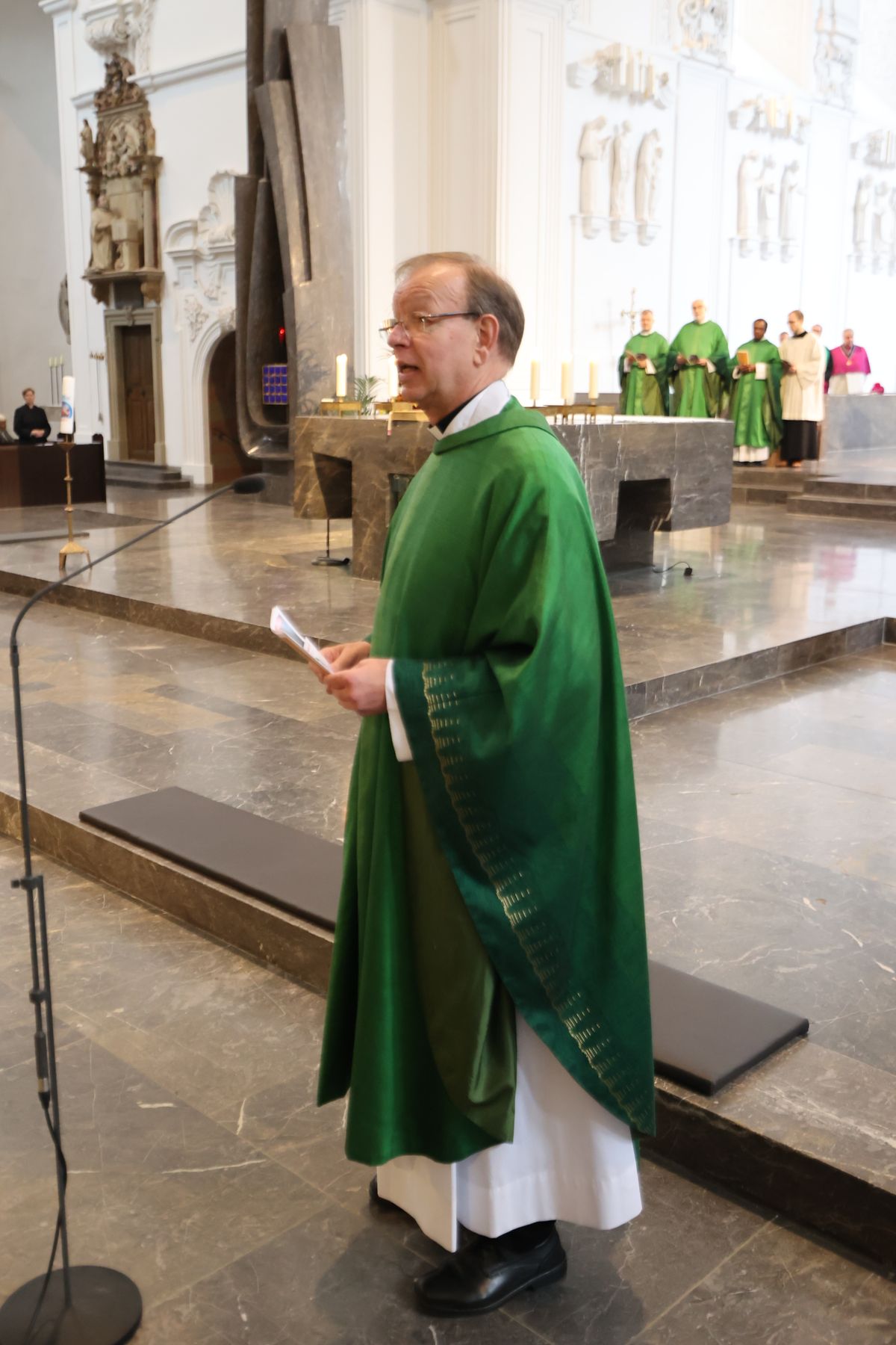 Mit einem Pontifikalgottesdienst im Kiliansdom und einem Festakt in Burkardushaus ist am Sonntag, 27. Oktober, in Würzburg der bundesweite Abschluss des Monats der Weltmission begangen worden. Beispielland war in diesem Jahr Papua-Neuguinea.