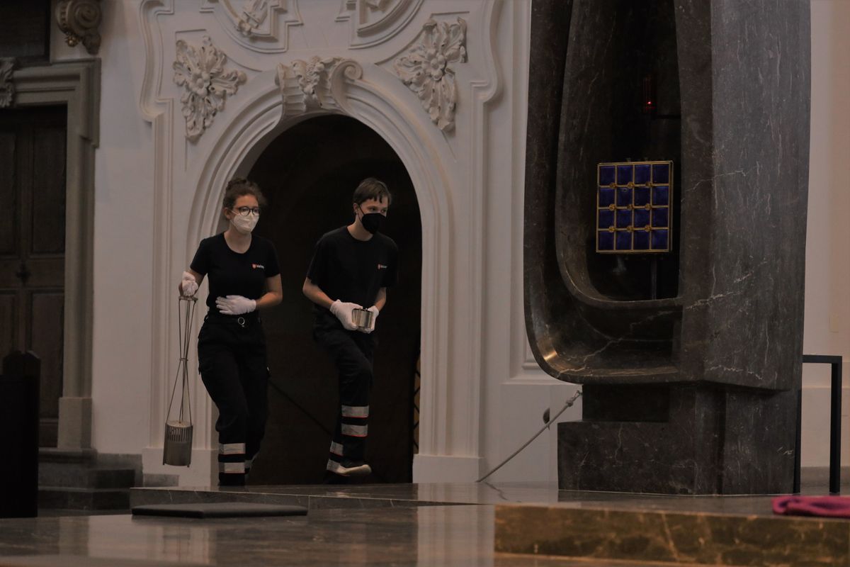 2821/0668 Blaulichtgottesdienst_28776 Weihbischof Ulrich Boom stand am Mittwochabend, 7. Juli, der Kiliani-Wort-Gottes-Feier für Polizei, Feuerwehr, Technisches Hilfswerk, Rettungsdienste und Notfallseelsorge im Kiliansdom vor.