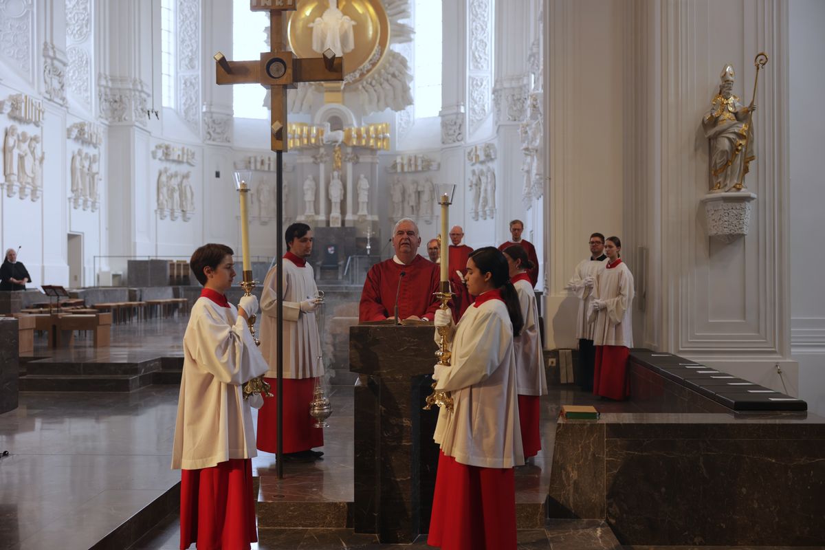 Mit Ordensleuten und Missionaren hat Weihbischof Paul Reder am Mittwochnachmittag, 9. Juli, im Kiliansdom einen Kiliani-Gottesdienst gefeiert. 