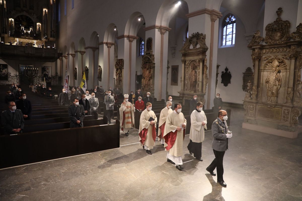 Bischof Dr. Franz Jung feiert mit Soldatinnen und Soldaten der Bundeswehr am Donnerstag, 28, Januar, im Würzburger Kiliansdom einen Gottesdienst  aus Anlass des Weltfriedenstags.