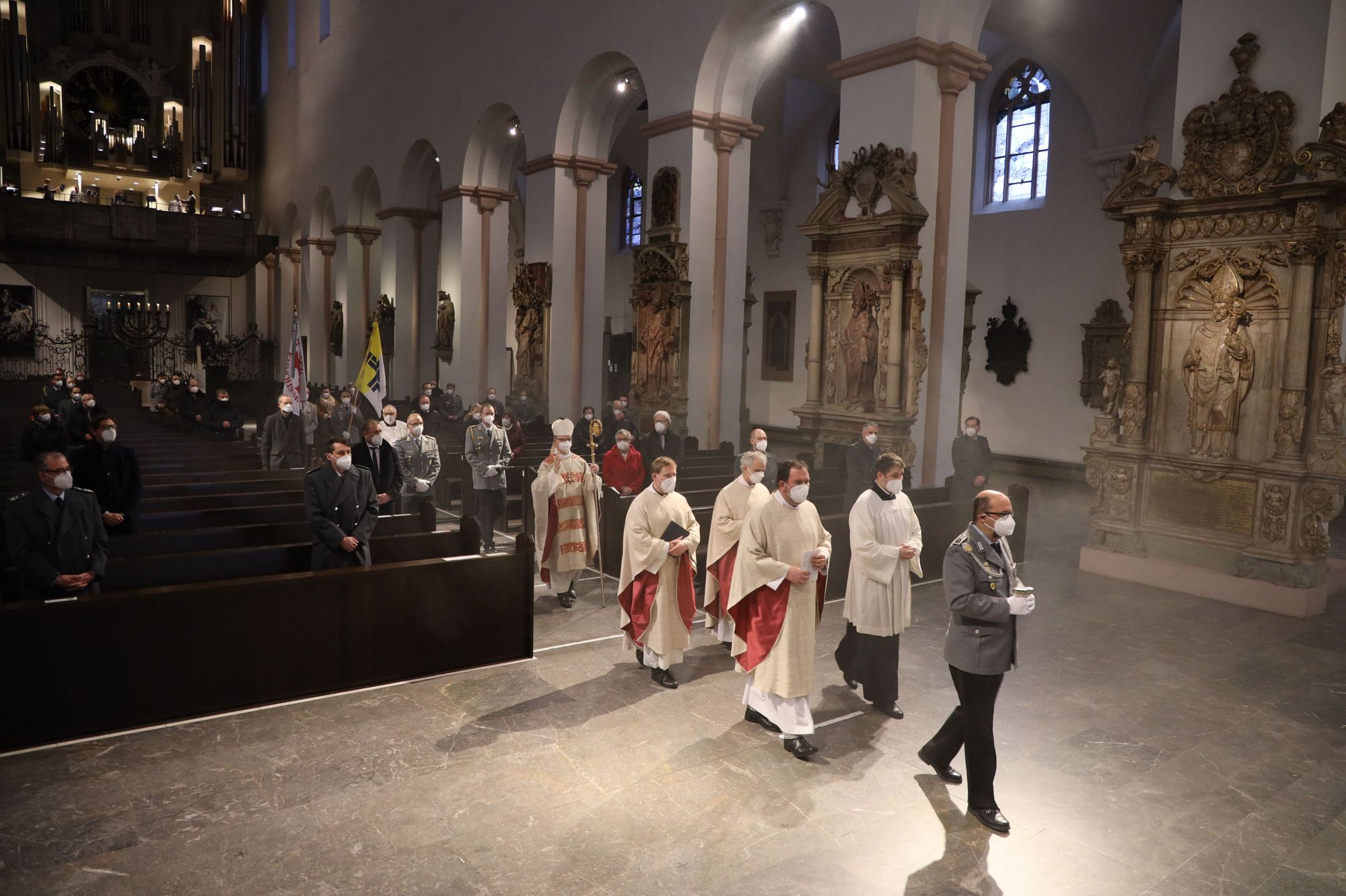 Bischof Dr. Franz Jung feiert mit Soldatinnen und Soldaten der Bundeswehr am Donnerstag, 28, Januar, im Würzburger Kiliansdom einen Gottesdienst  aus Anlass des Weltfriedenstags.
