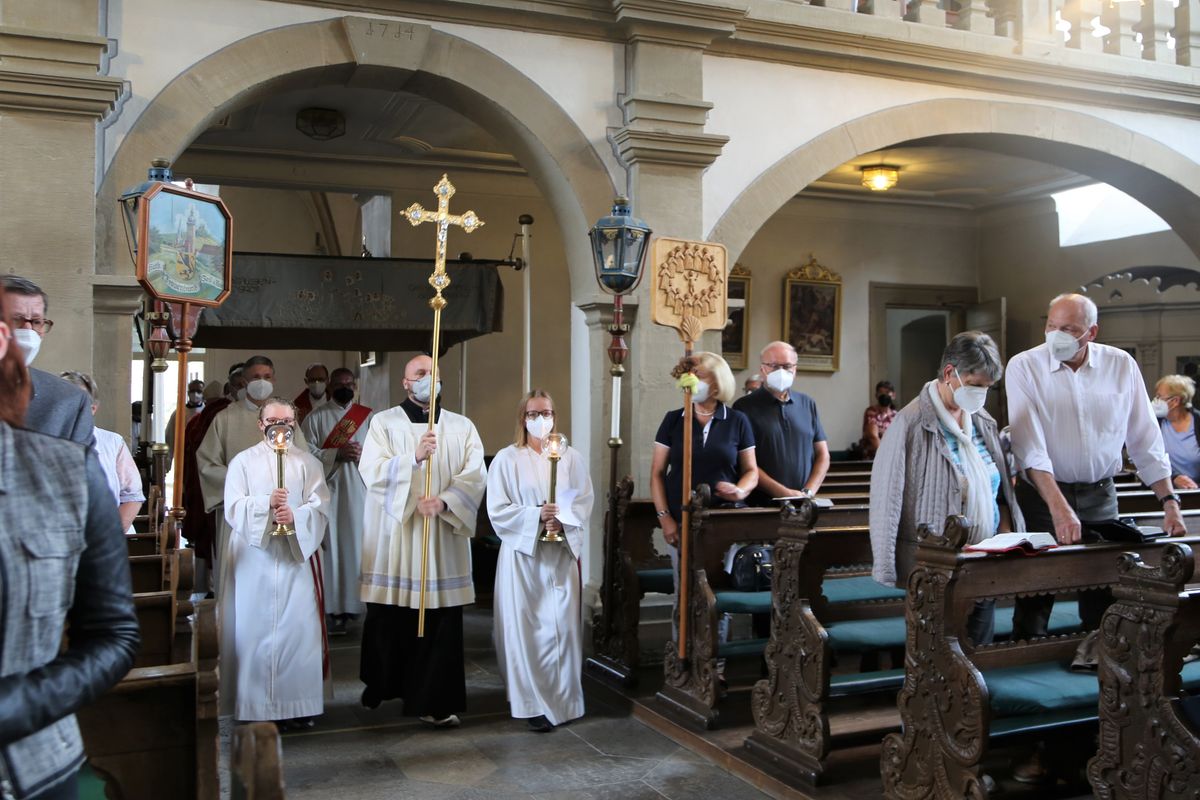 Weihbischof Ulrich Boom feierte am Donnerstagabend ein Pontifikalamt in der Pfarrkirche Sankt Michael in Zeil am Main.